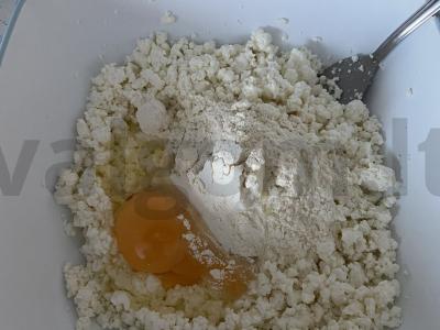 Varškėčiai iš kvietinių miltų su cukrumi Žingsnis 3