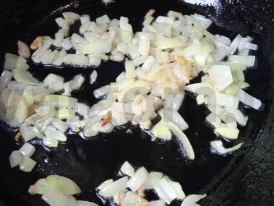 Žaliosios pupelės su kiaulienos faršu Žingsnis 1