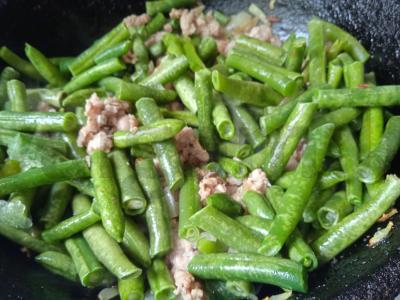 Žaliosios pupelės su kiaulienos faršu Žingsnis 3