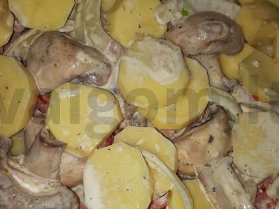 Vištienos sparneliai su daržovėmis ir grybais, kepti po folija „Laižysim pirštus“ Žingsnis 1