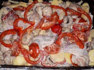 Vištienos sparneliai su daržovėmis ir grybais, kepti po folija „Laižysim pirštus“ Žingsnis 3