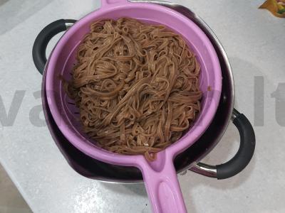 Grikių makaronai su mėsa Žingsnis 1