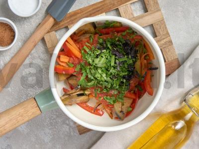 Daržovių troškinys su kalendra Žingsnis 3