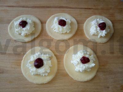 Koldūnai su varške ir vyšniomis Žingsnis 2