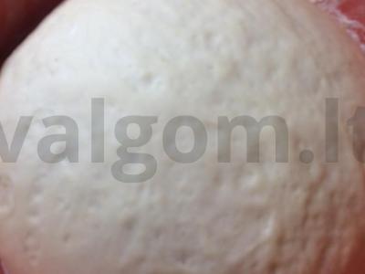 Saldžios bandelės su sviestu ir česnaku Žingsnis 1