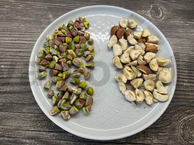 Tortas su abrikosais, pistacijomis ir lazdynų riešutais apelsinų sirupe Žingsnis 4