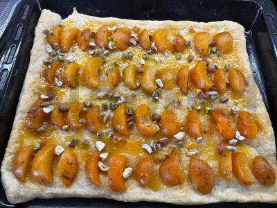 Tortas su abrikosais, pistacijomis ir lazdynų riešutais apelsinų sirupe Žingsnis 5