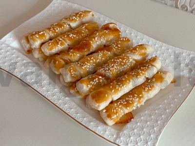 Sūrio lazdelės pagrindine nuotrauka