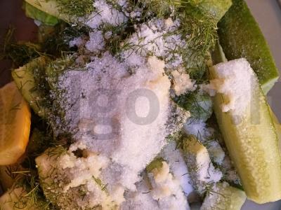 Greitai paruošiami marinuoti agurkai per 2 valandas Žingsnis 3