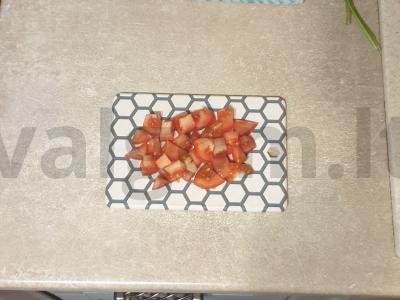 Sūrio omletas su pomidorais ir žolelėmis Žingsnis 1