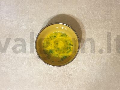 Sūrio omletas su pomidorais ir žolelėmis Žingsnis 2