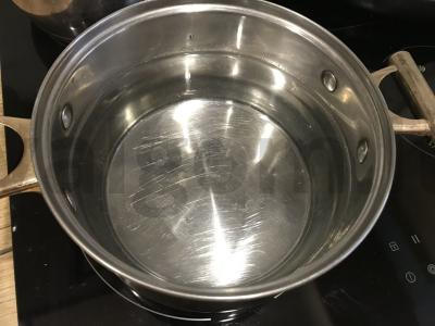 Obuolių, agrastų, abrikosų ir aviečių kompotas Žingsnis 1