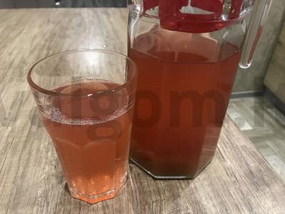 Obuolių, agrastų, abrikosų ir aviečių kompotas pagrindine nuotrauka