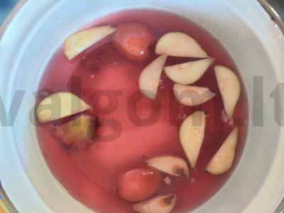 Namų bealkoholinė glintveino su figomis ir ciberžole Žingsnis 3