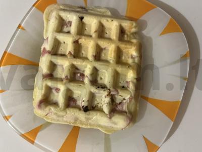Krisčios ir purios vaflės su Vienos dešrelėmis vaflinėje pagrindine nuotrauka