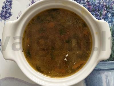 Kopūstų sriuba su baltaisiais pupelėmis ir daržovėmis pagrindine nuotrauka