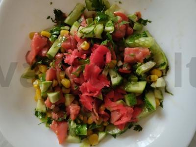 Aštrus žuvies salotas su cukinija ir kalendra pagrindine nuotrauka