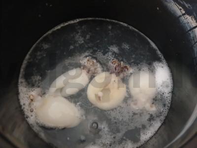 Pavasarinė salota su agurku, cukinija ir kalmaru Žingsnis 2