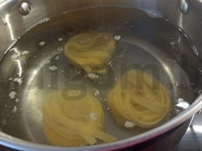 Makaronai-nestai su sūriu ir varškės sūriu Žingsnis 1