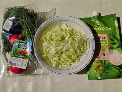 Šviežių kopūstų salotos su ridikėliais Žingsnis 1