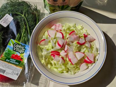 Šviežių kopūstų salotos su ridikėliais Žingsnis 2