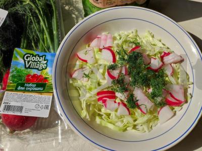 Šviežių kopūstų salotos su ridikėliais Žingsnis 3