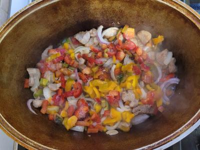 Sultingas šurpa su kiauliena ir daržovėmis katile Žingsnis 4