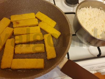 Žuvies lazdelės su ryžiais ir žirneliais Žingsnis 1