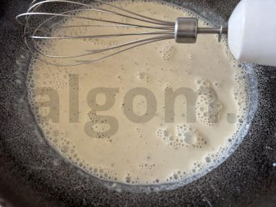 Grietinėlės-česnako padažas bulvių košei Žingsnis 4