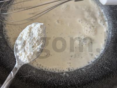 Grietinėlės-česnako padažas bulvių košei Žingsnis 5