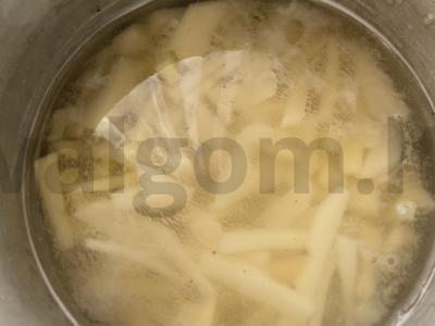 Rasolnikas su marinuotais agurkais ir itališkais prieskoniais Žingsnis 11