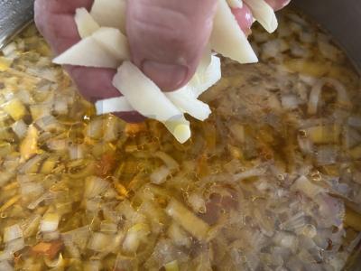 Rasolnikas su marinuotais agurkais ir itališkais prieskoniais Žingsnis 13