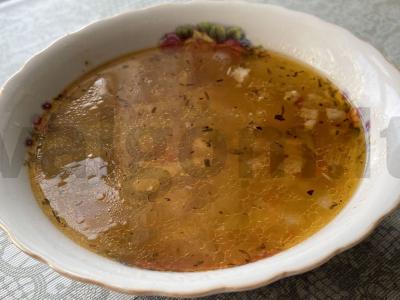 Rasolnikas su marinuotais agurkais ir itališkais prieskoniais pagrindine nuotrauka