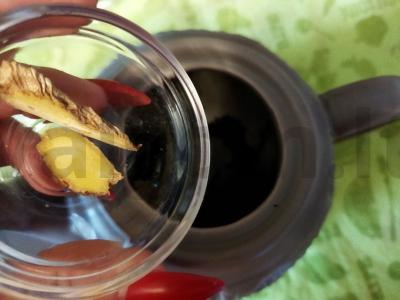 Skanus juodas arbata su barbaru, imbieru ir muskato riešutu Žingsnis 4