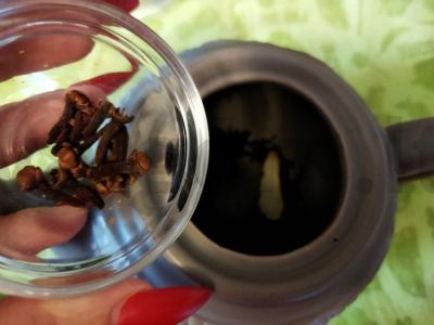 Skanus juodas arbata su barbaru, imbieru ir muskato riešutu Žingsnis 6