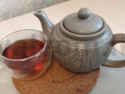 Skanus juodas arbata su barbaru, imbieru ir muskato riešutu pagrindine nuotrauka