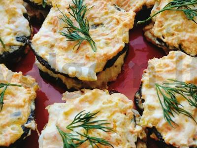 Švelnūs kepenų blynai su daržovėmis pagrindine nuotrauka