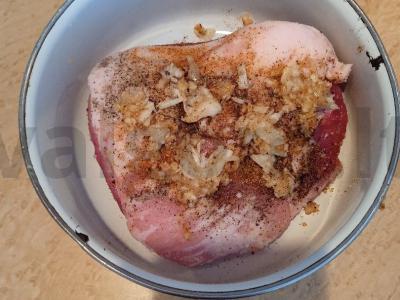 Sultinga kiauliena, kepta su prieskoniais Žingsnis 4