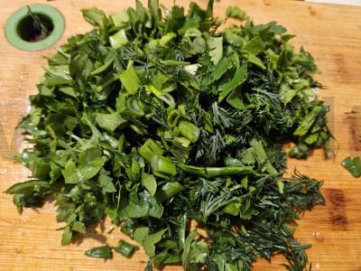 Pavasarinė salotų su daržovėmis ir žolelėmis Žingsnis 3