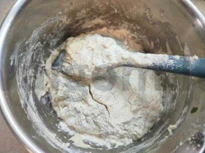 Pica su mocarela ir alyvuogėmis Žingsnis 1