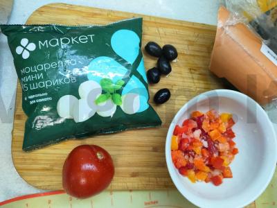 Pica su mocarela ir alyvuogėmis Žingsnis 3