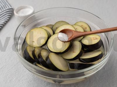 Baklažanai pomidorų padaže žiemai Žingsnis 1