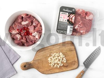 Salotas su arbūzu ir kiauliena Žingsnis 1