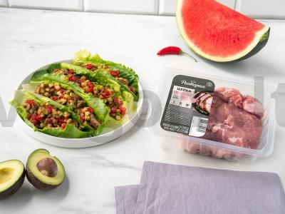 Salotas su arbūzu ir kiauliena pagrindine nuotrauka