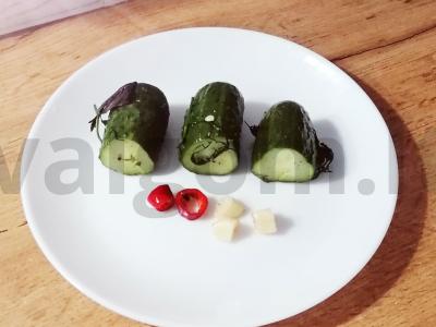 Sūdyti agurkai maišelyje pagrindine nuotrauka