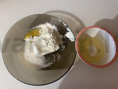 Sluoksniuoti vaniliniai sūrio pyragėliai Žingsnis 1