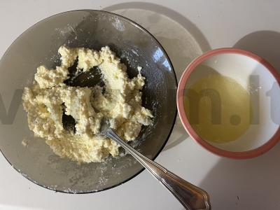 Sluoksniuoti vaniliniai sūrio pyragėliai Žingsnis 2