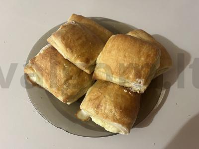 Sluoksniuoti vaniliniai sūrio pyragėliai pagrindine nuotrauka