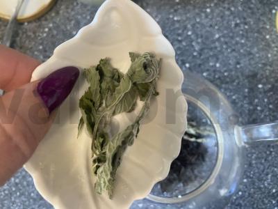 Juodasis arbata su vyšniomis, rožėmis ir medumi Žingsnis 5