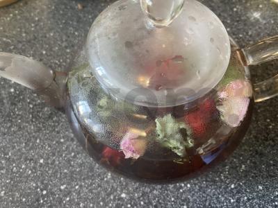 Juodasis arbata su vyšniomis, rožėmis ir medumi Žingsnis 10